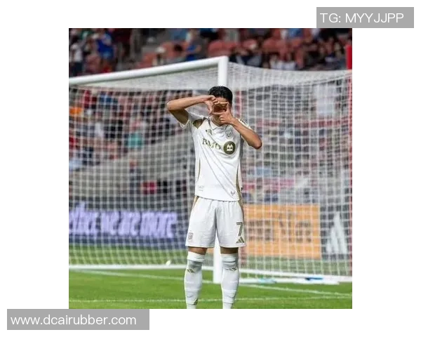 切尔西大胜热刺5-1帽子戏法瞬间点燃全场激情数据分析揭示精彩瞬间