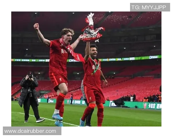 足总杯激战那不勒斯与利物浦战平红牌事件引发全场热议与转会猜测