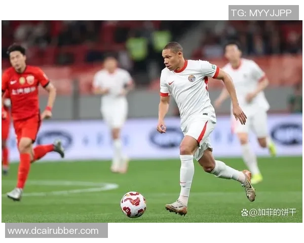 意甲激情对决那不勒斯5-0横扫阿森纳帽子戏法引发争议判罚热议