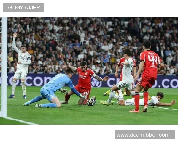 那不勒斯绝杀本菲卡4-3逆转胜利补时进球点燃全场激情